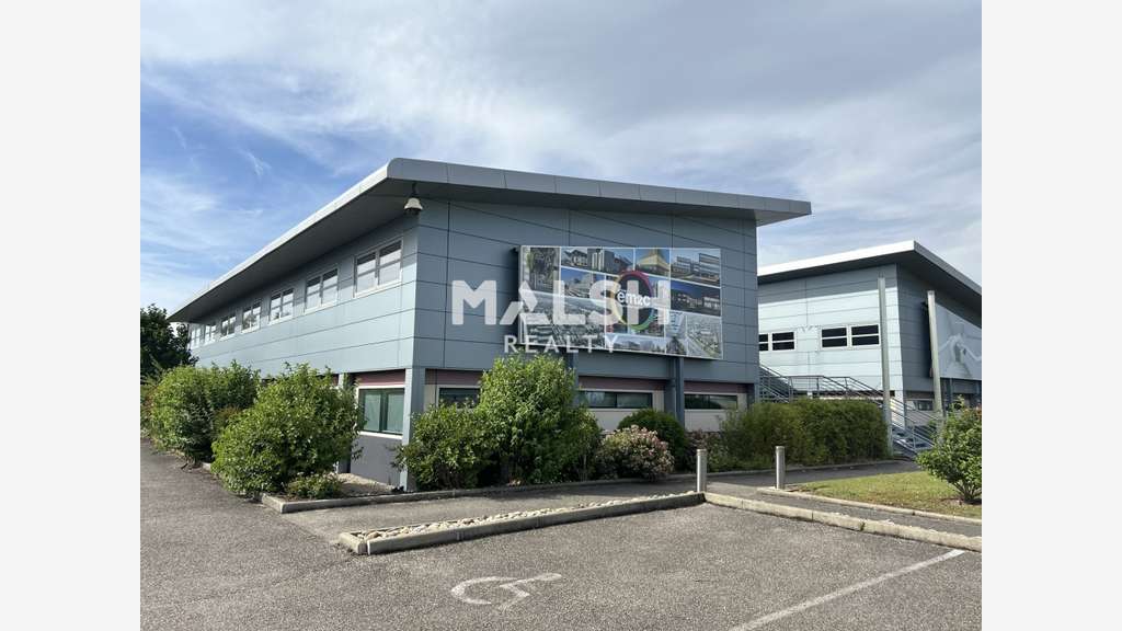 A louer bureaux 555m² divisibles à Vourles