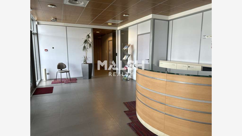 A louer bureaux 555m² divisibles à Vourles