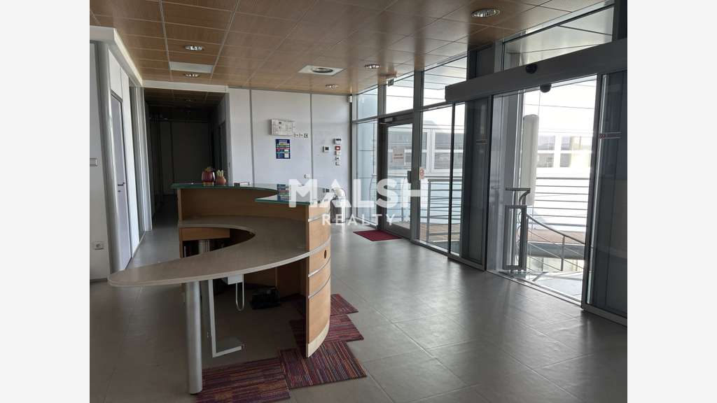 A louer bureaux 555m² divisibles à Vourles