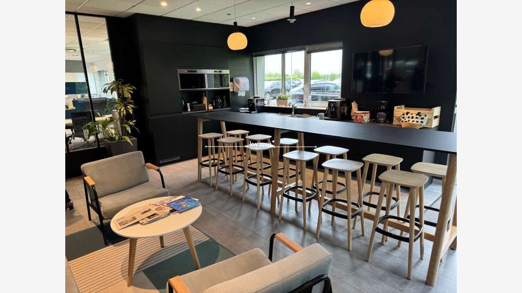 A louer  500m² + 10 places de parking Wambrechies