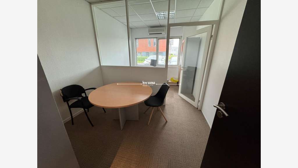 A louer  500m² + 10 places de parking Wambrechies