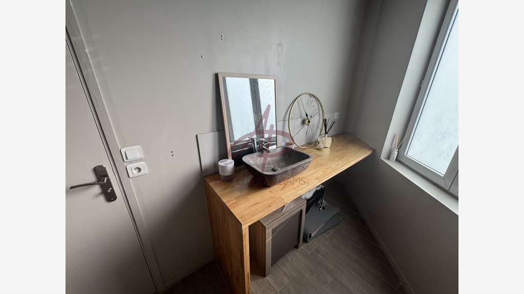 A louer bureau de 11m² au 1er étage à Wattrelos