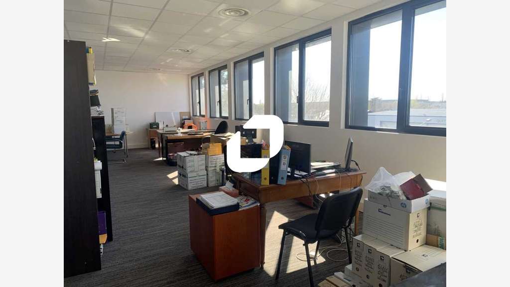 A louer Bureaux 511m² Wissous