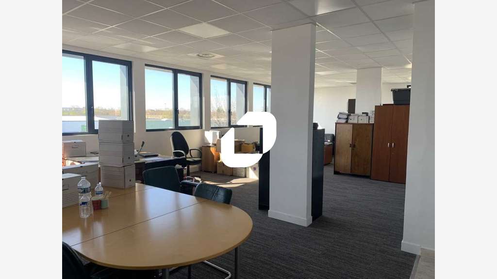 A louer Bureaux 511m² Wissous