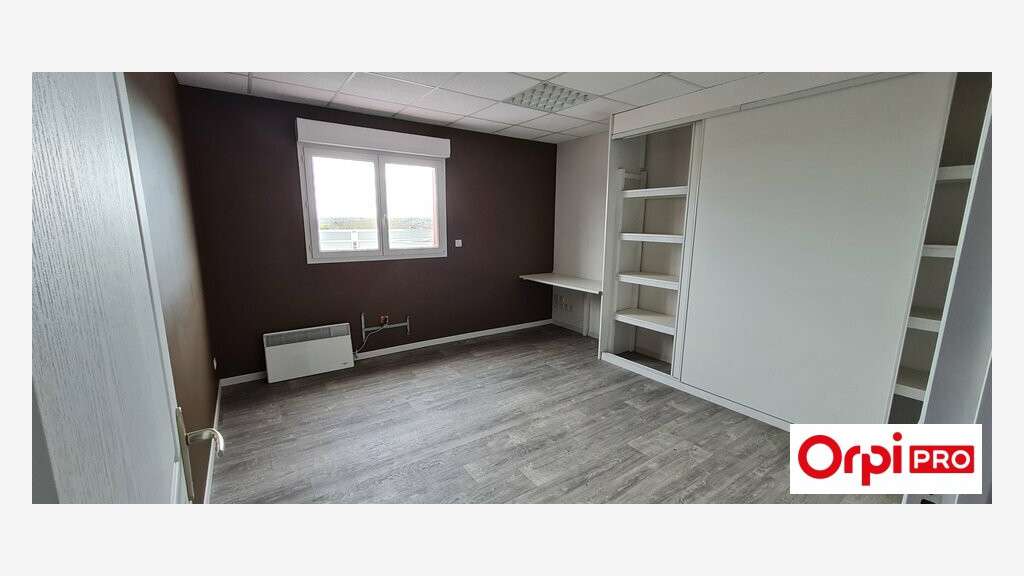 A louer bureaux de 188m² show-room Yffiniac RN12