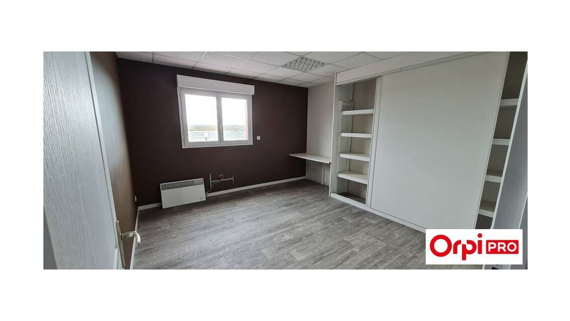 A louer bureaux de 188m² show-room Yffiniac RN12