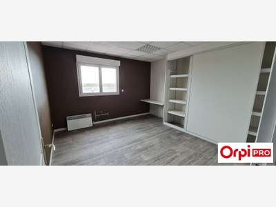 A louer bureaux de 188m² show-room Yffiniac RN12