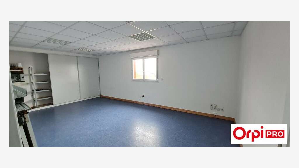 A louer bureaux de 188m² show-room Yffiniac RN12