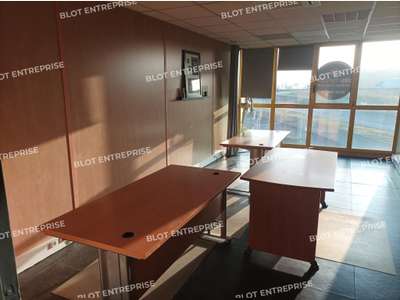 A louer bureaux 129m² belle visibilité à Yffiniac