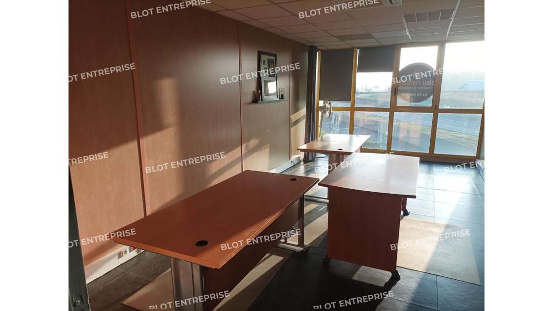 A louer bureaux 129m² belle visibilité à Yffiniac