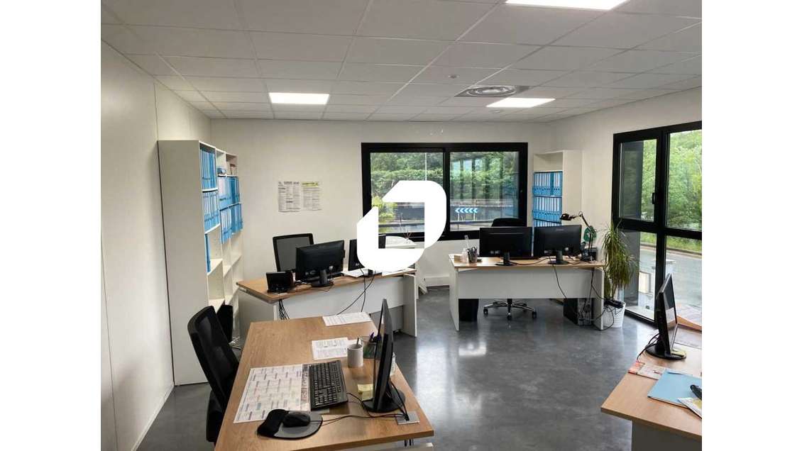 A louer Bureaux 74m² Yvrac