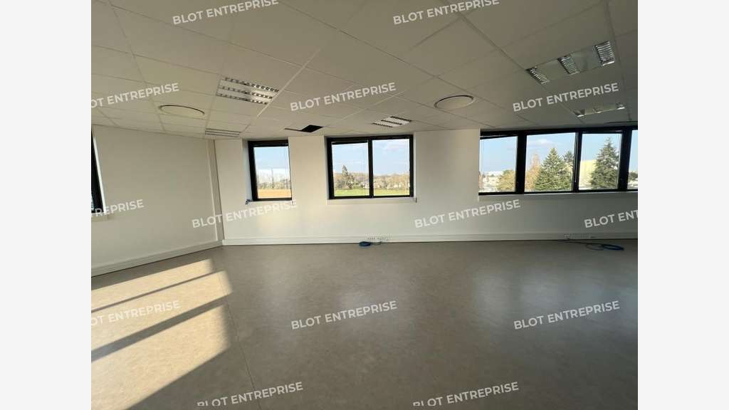 A louer bureaux 440m² R+3 ZAC St Sulpice Rennes