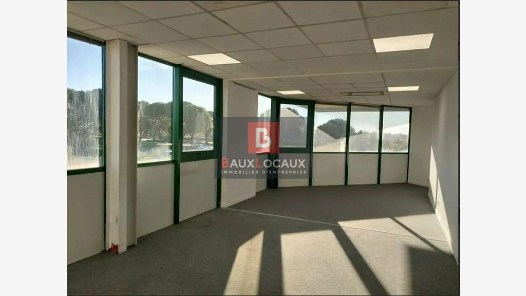 Location bureaux de 1333m² à Garons zone Aeropole