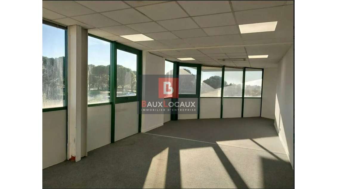 Location bureaux de 1333m² à Garons zone Aeropole