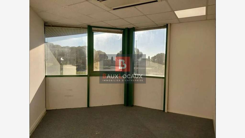 Location bureaux de 1333m² à Garons zone Aeropole