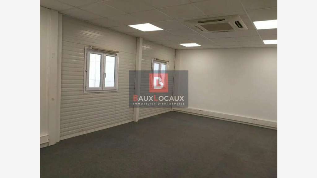 Location bureaux de 1333m² à Garons zone Aeropole