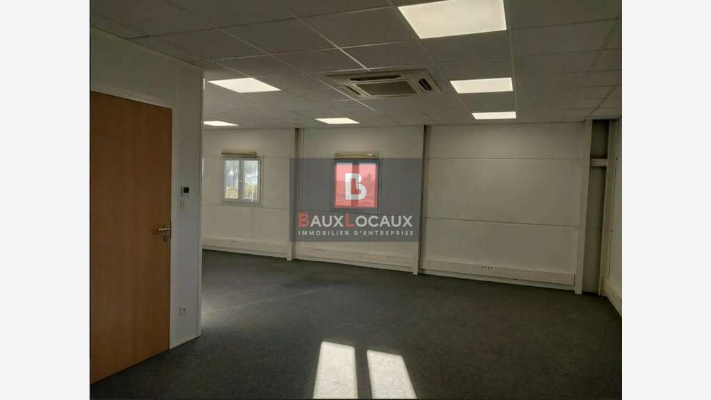 Location bureaux de 1333m² à Garons zone Aeropole