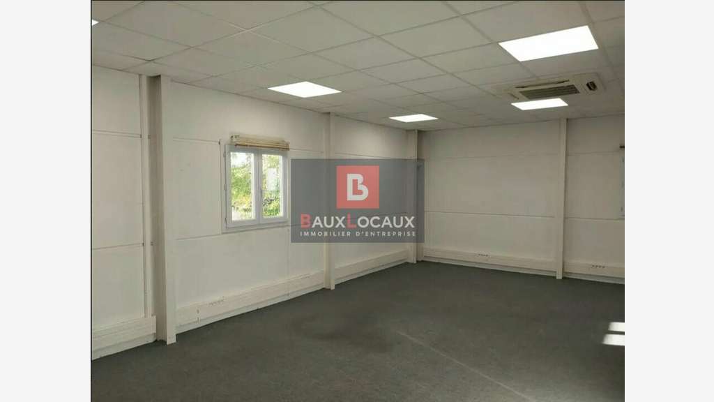 Location bureaux de 1333m² à Garons zone Aeropole