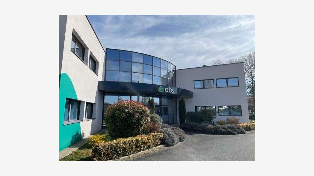 A louer bureaux 1 200m² divisibles à Écuisses