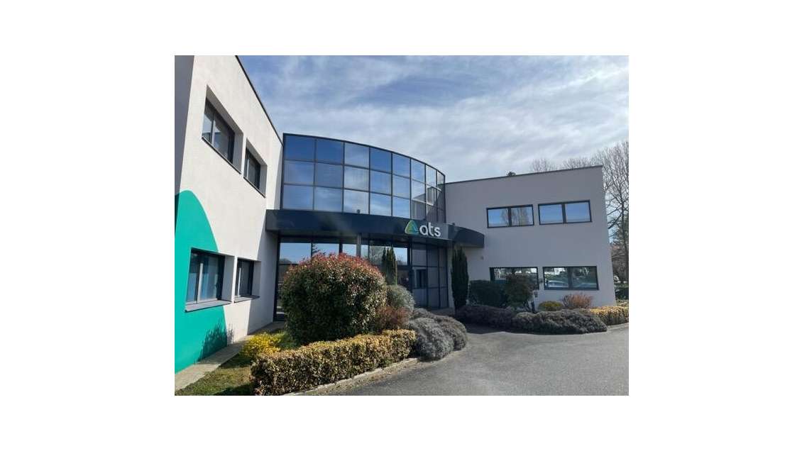 A louer bureaux 1 200m² divisibles à Écuisses