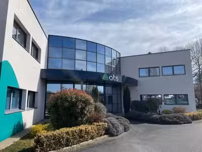 A louer bureaux 1 200m² divisibles à Écuisses