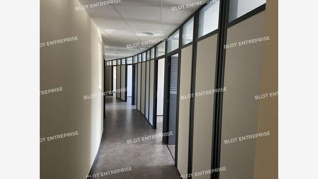 Bureaux 508m² ERP à Guipavas zone de Kergaradec