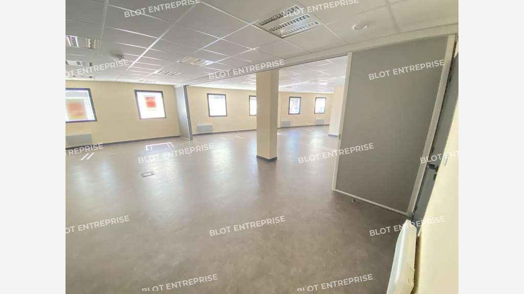 Bureaux 508m² ERP à Guipavas zone de Kergaradec