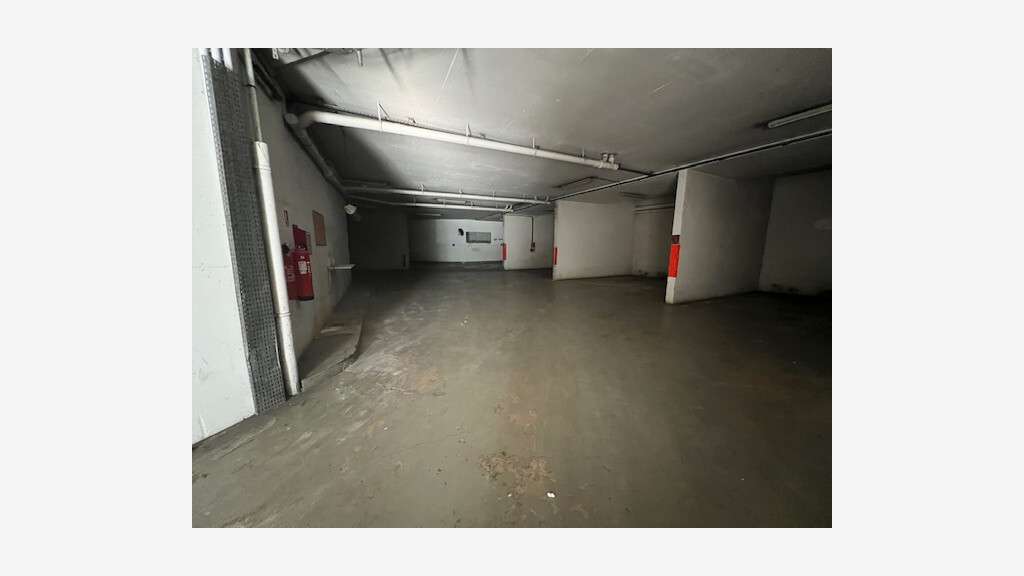 Loue local commercial 765m² à Cannes rue d'Antibes
