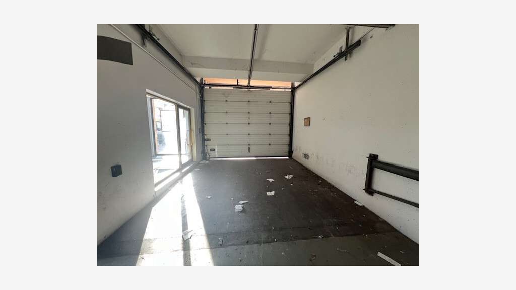 Loue local commercial 765m² à Cannes rue d'Antibes