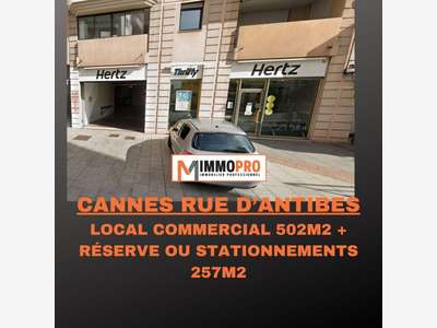 Loue local commercial 765m² à Cannes rue d'Antibes