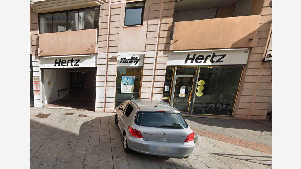 Loue local commercial 765m² à Cannes rue d'Antibes