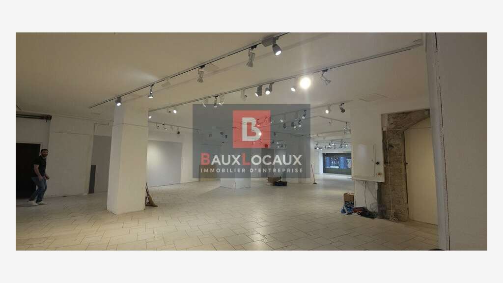 A louer local 509m² rue piétonne à Carpentras