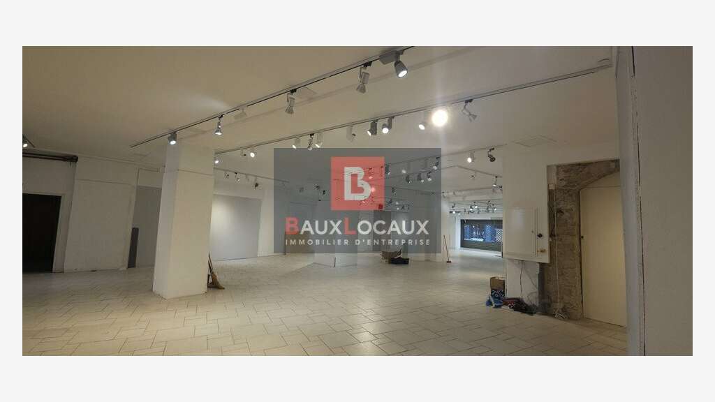 A louer local 509m² rue piétonne à Carpentras