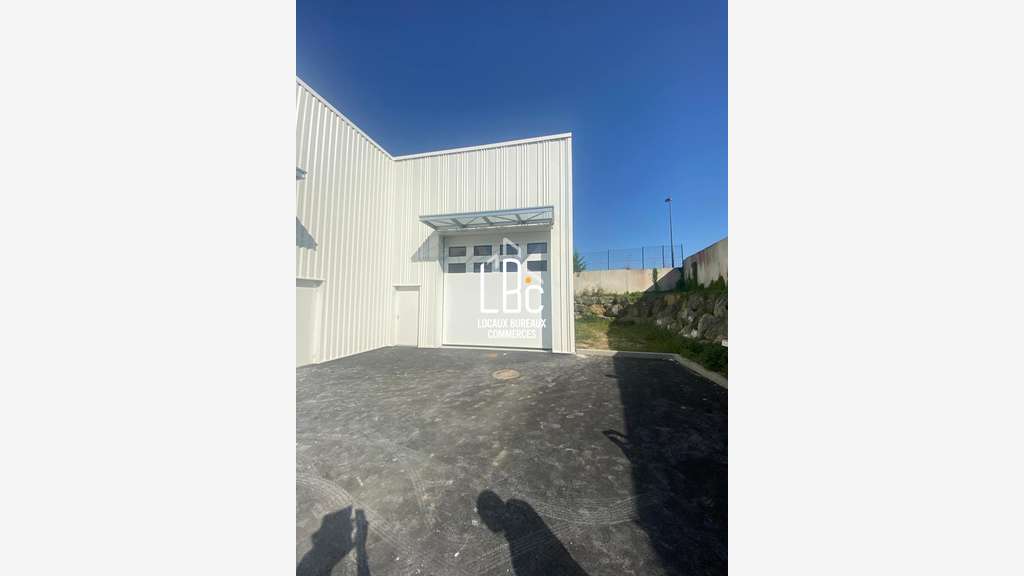 A louer local commercial de 225m² à Carquefou