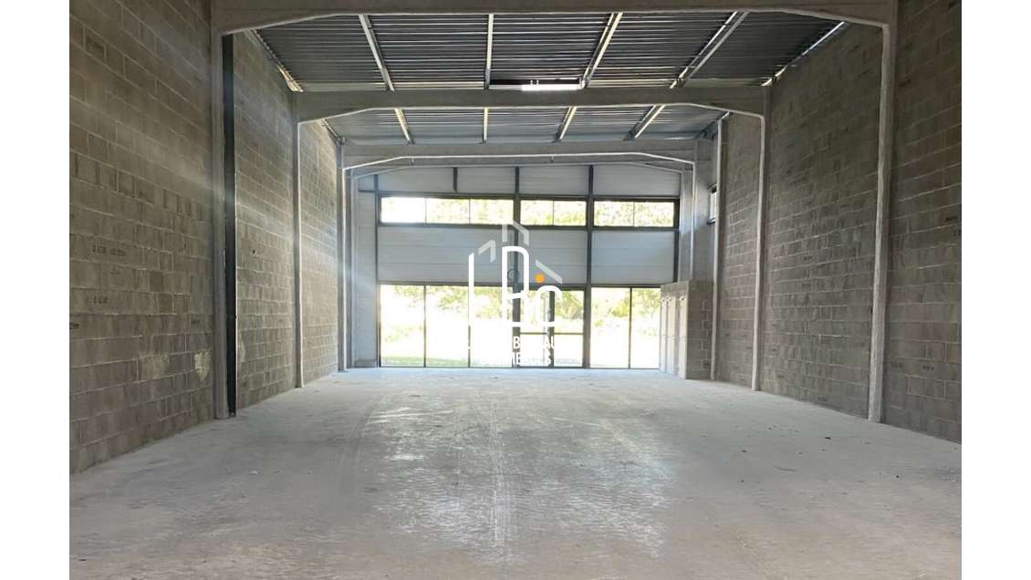 A louer local commercial de 225m² à Carquefou