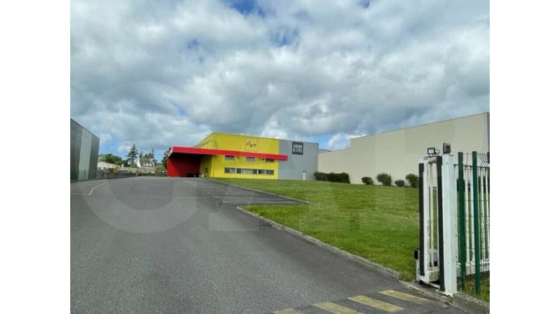 A louer local d'activités 2900m² à Caudan Kerpont