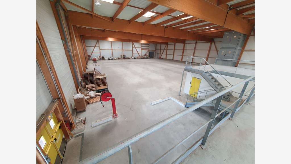 A louer local d'activités 2900m² à Caudan Kerpont