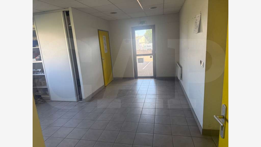 A louer local d'activités 2900m² à Caudan Kerpont