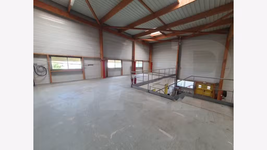 A louer local d'activités 2900m² à Caudan Kerpont