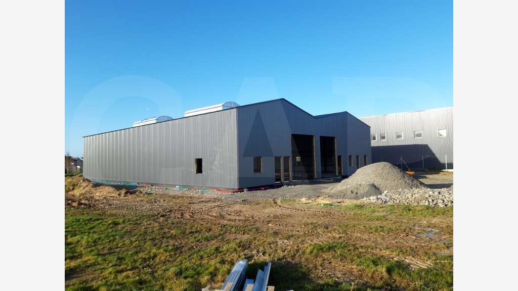 Loue cellule activité bureaux 300m² à Bourgbarré