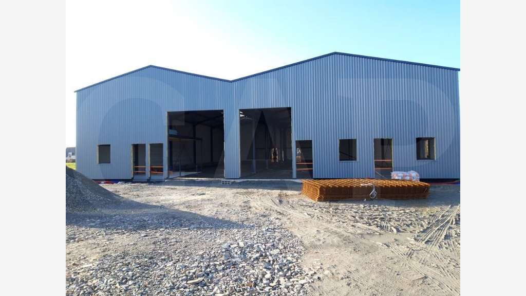 Loue cellule activité bureaux 300m² à Bourgbarré
