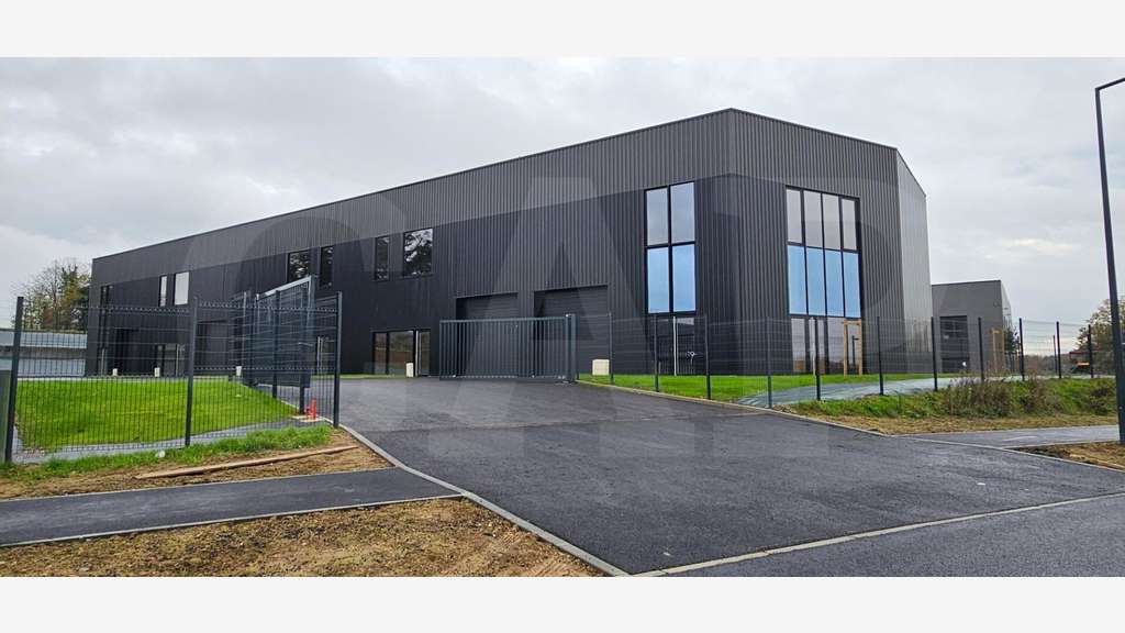 Loue cellule d'activités brute de 228m² à Betton