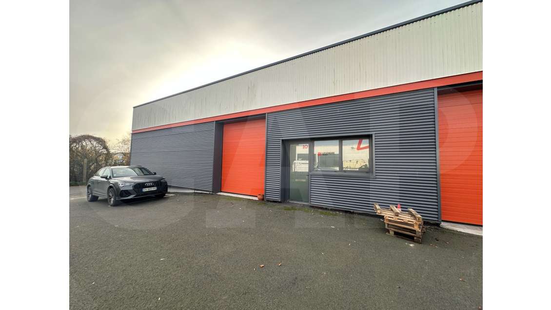 A louer cellule d'activités 187m² Route de Lorient