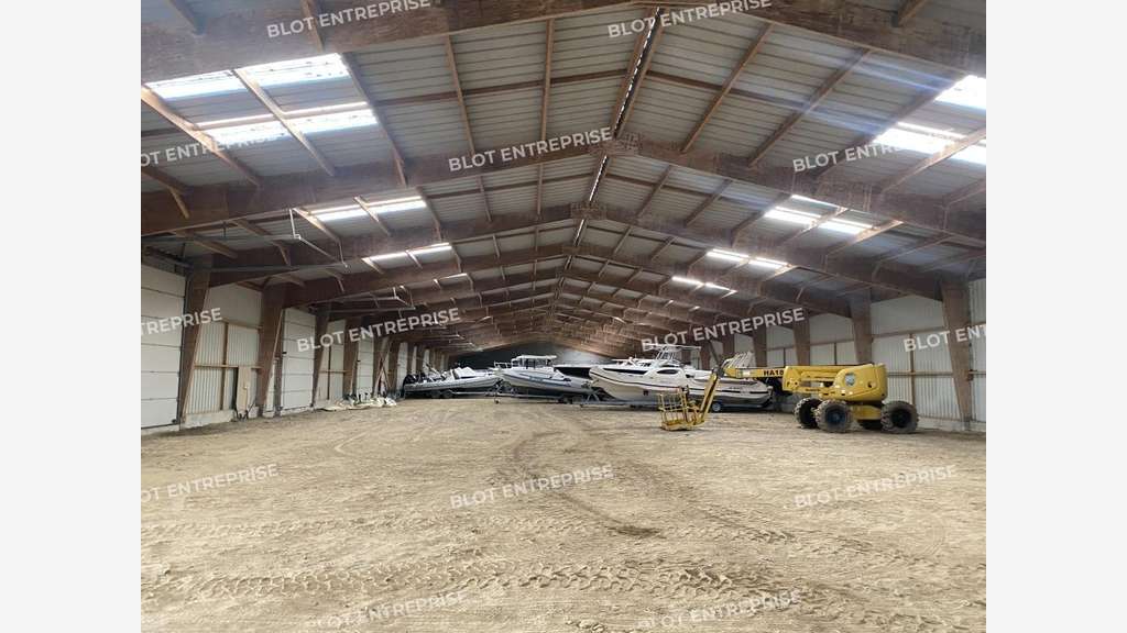 A louer local type industriel 600m² ZA Dinard