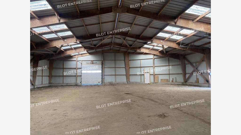A louer local type industriel 600m² ZA Dinard