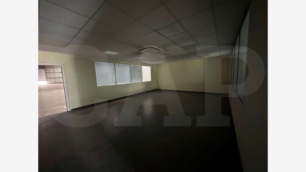 A louer local d'activité 988m² à Cesson ZI Sud Est