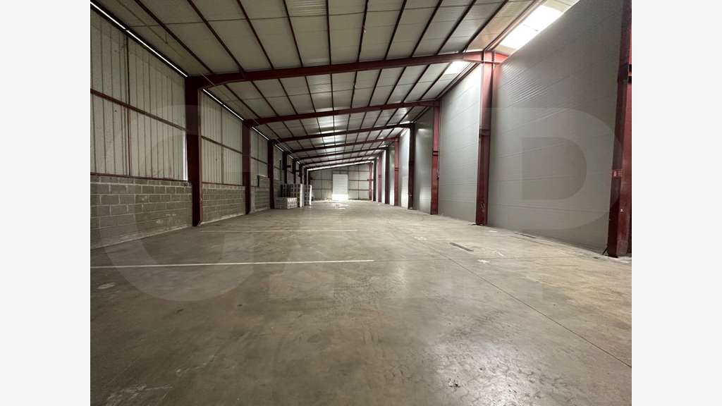 A louer local d'activité 988m² à Cesson ZI Sud Est
