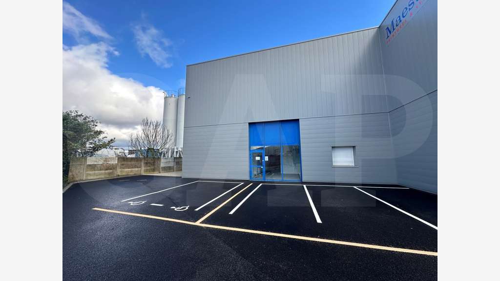 A louer local d'activité 988m² à Cesson ZI Sud Est