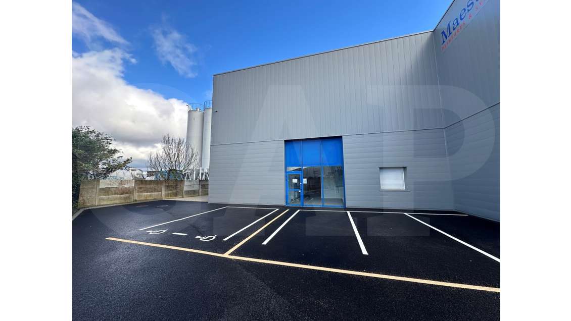 A louer local d'activité 988m² à Cesson ZI Sud Est