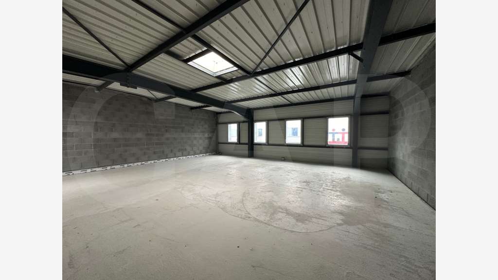 A louer local d'activité 260m² à Cesson Zi Sud Est